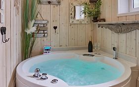 Appart Aix Sauna Jacuzzi Balneo Spa Privatifs Hyper Centre Historique Cour Interieur