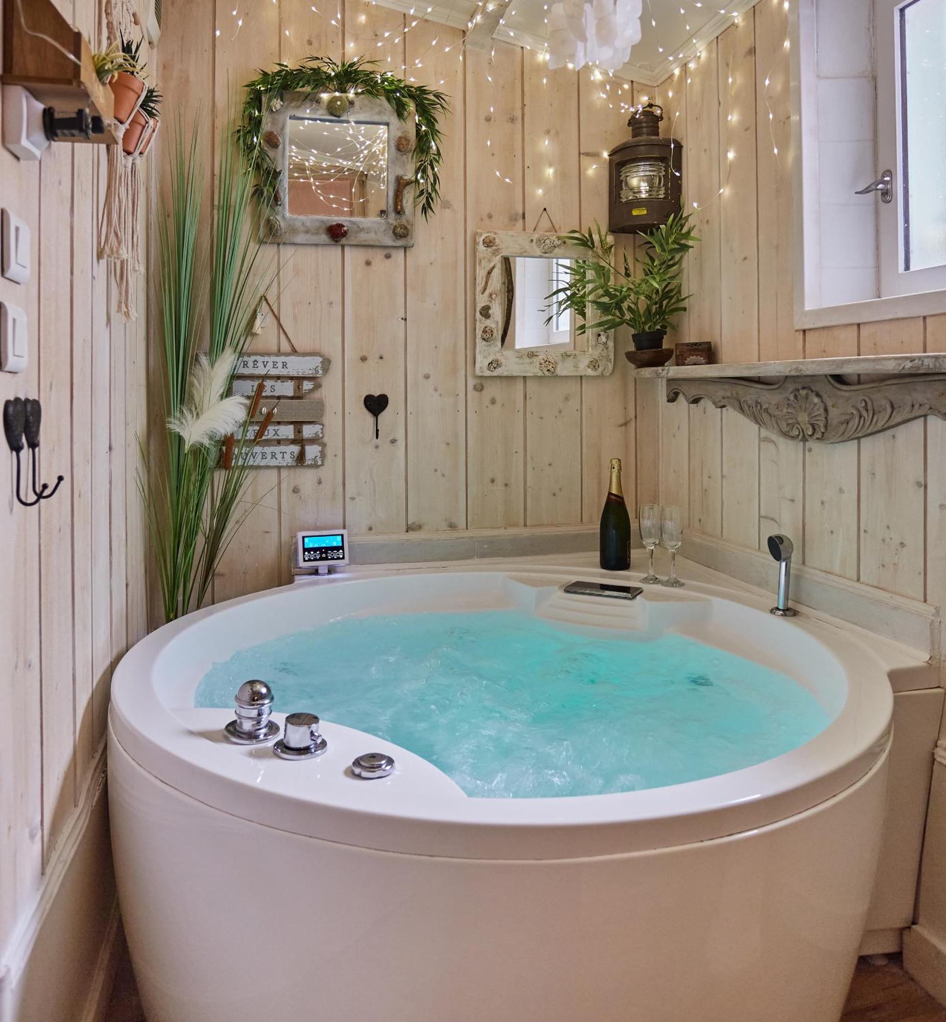 Appart Aix Sauna Jacuzzi Balneo Spa Privatifs Hyper Centre Historique Cour Interieur Aix-en-Provence Exterior photo