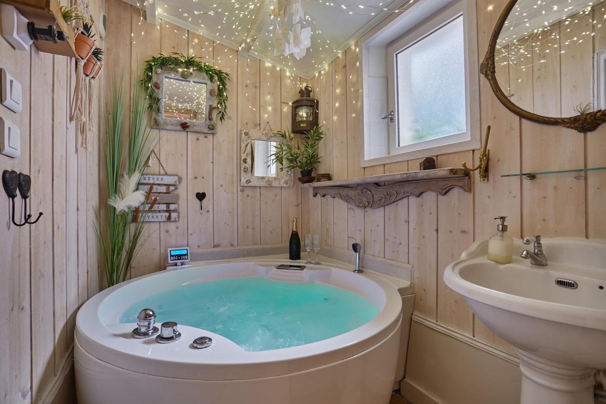 Appart Aix Sauna Jacuzzi Balneo Spa Privatifs Hyper Centre Historique Cour Interieur Aix-en-Provence Exterior photo